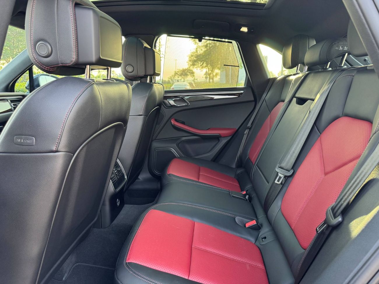 Porsche Macan Std 2.0L (252 HP) GCC SPEC UNDER WARRANTY NEAT AND CLEAN