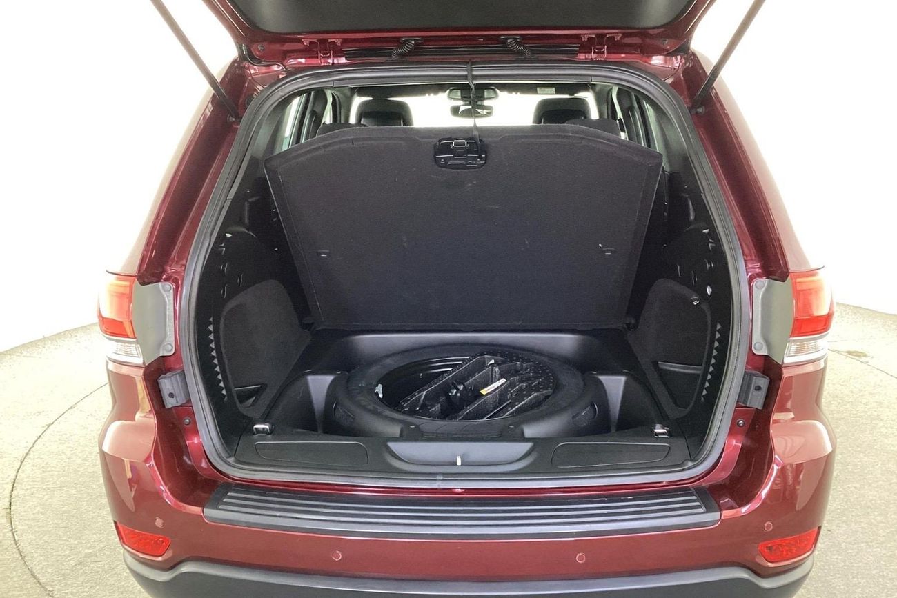 جيب جراند شيروكي Laredo | National Day Celebration | شامل الضمان | 0 ﺪﻔﻋﺓ ﺃﻮﻟﻯ