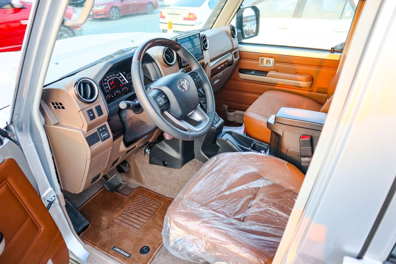 Toyota Land Cruiser 70 DLX 4.0L Toyota Land Cruiser 70 Series (GRJ76) 5-Door Hardtop - Full Option Spec List