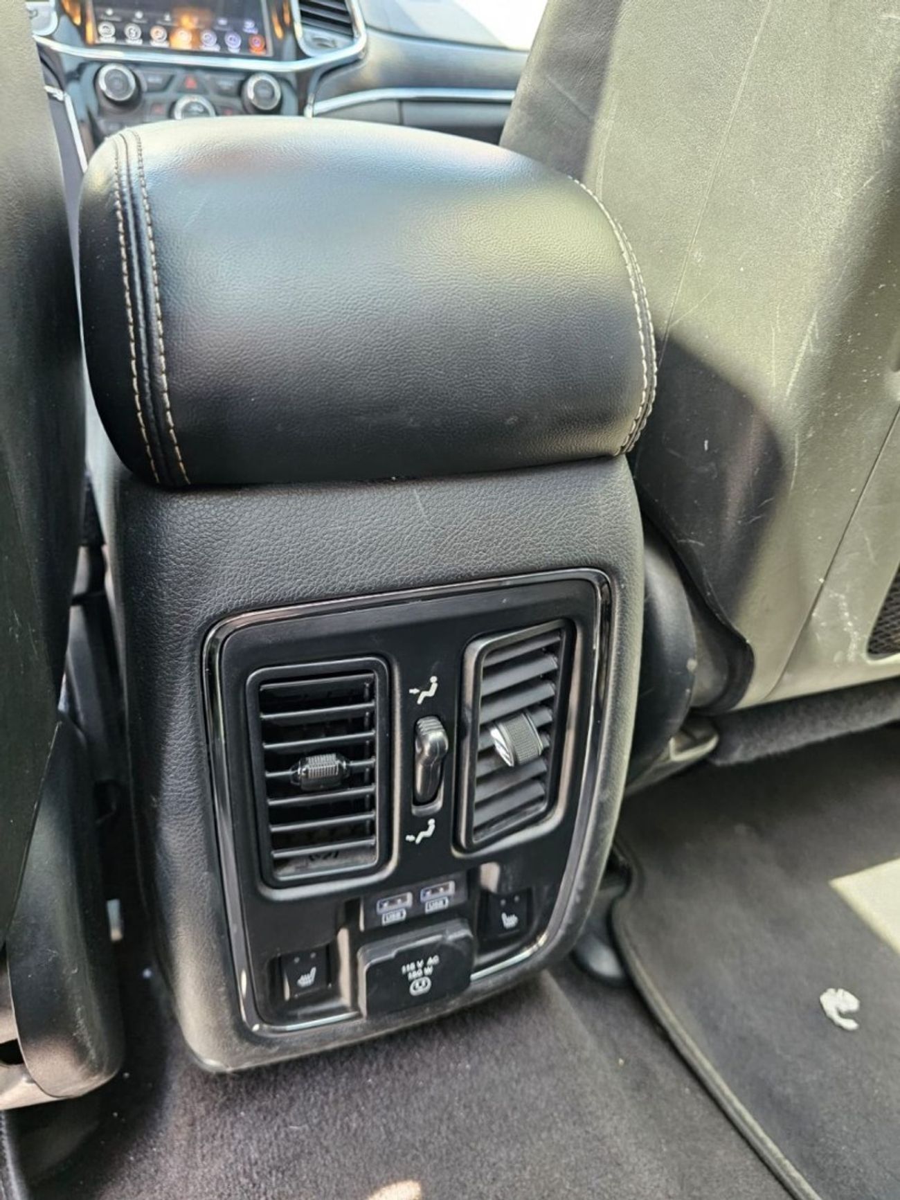 Jeep Cherokee Jeep Cherokee Summit 2019   5.7L  8 cylinder