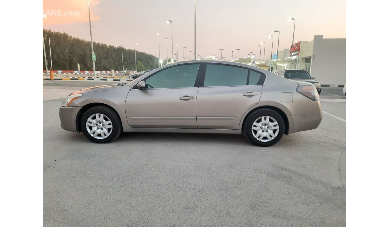 Nissan Altima Nissan Altima 2012 gcc very celen car for sale