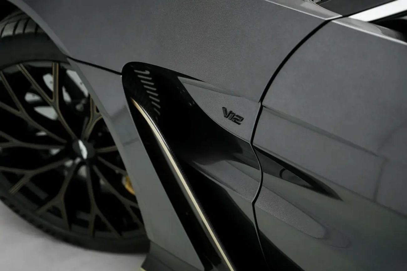 Aston Martin Vantage V12 6.0L V12