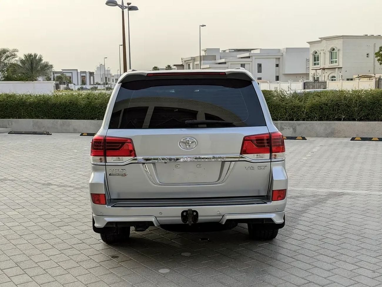 تويوتا لاند كروزر VXR Grand Touring GCC V8 Full Option TOP Very Premium Condition