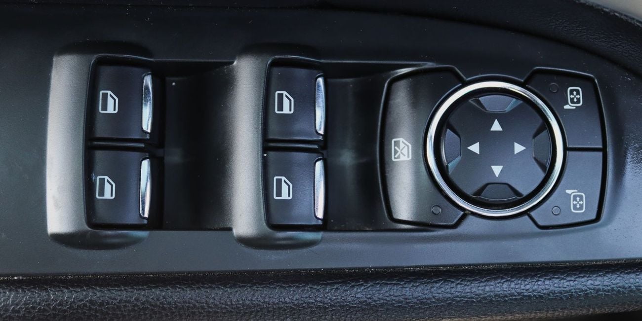 Ford Explorer XLT 3.5L Ford Explorer - 2017 - GCC - Full Option  - 6 V- XLT - 4WD - 3.3L -7 Seats - In excellent c