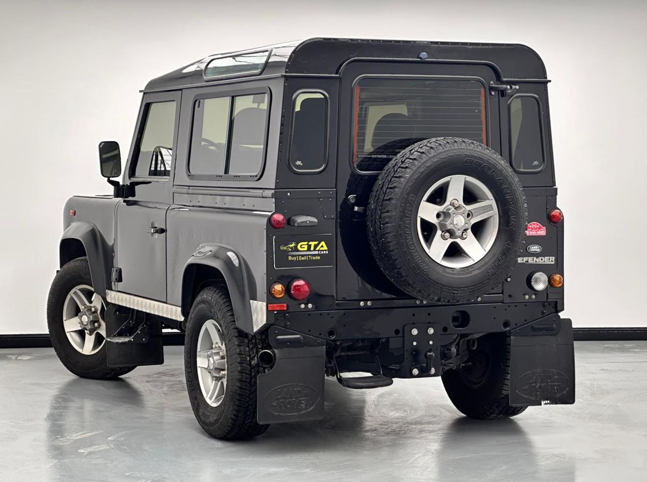 لاند روفر ديفندر 2011 Land Rover Defender 90, Full Service History, Excellent Condition, GCC
