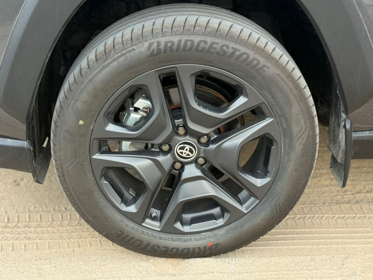 Toyota RAV4 2.5L Adventure With Rader (Saudi spec)