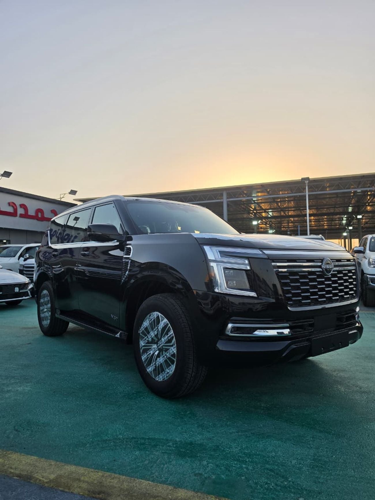 نيسان باترول Nissan Patrol Platinum 2026 – فل أوبشن | أسود خارجي | داخلية حمراء
