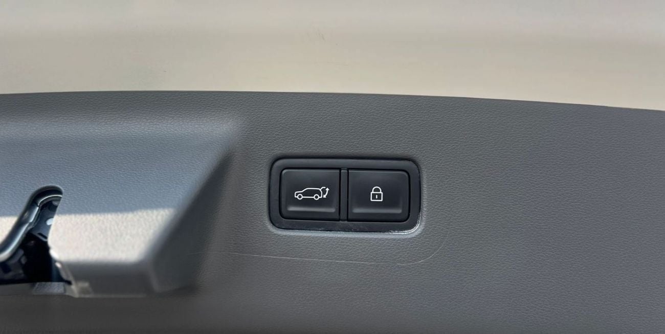 هيونداي سانتا في  2025 Hyundai Santa Fe New Shape 2.5L V4 - Leather seat - Auto Trunk - 7 Seater - 12000