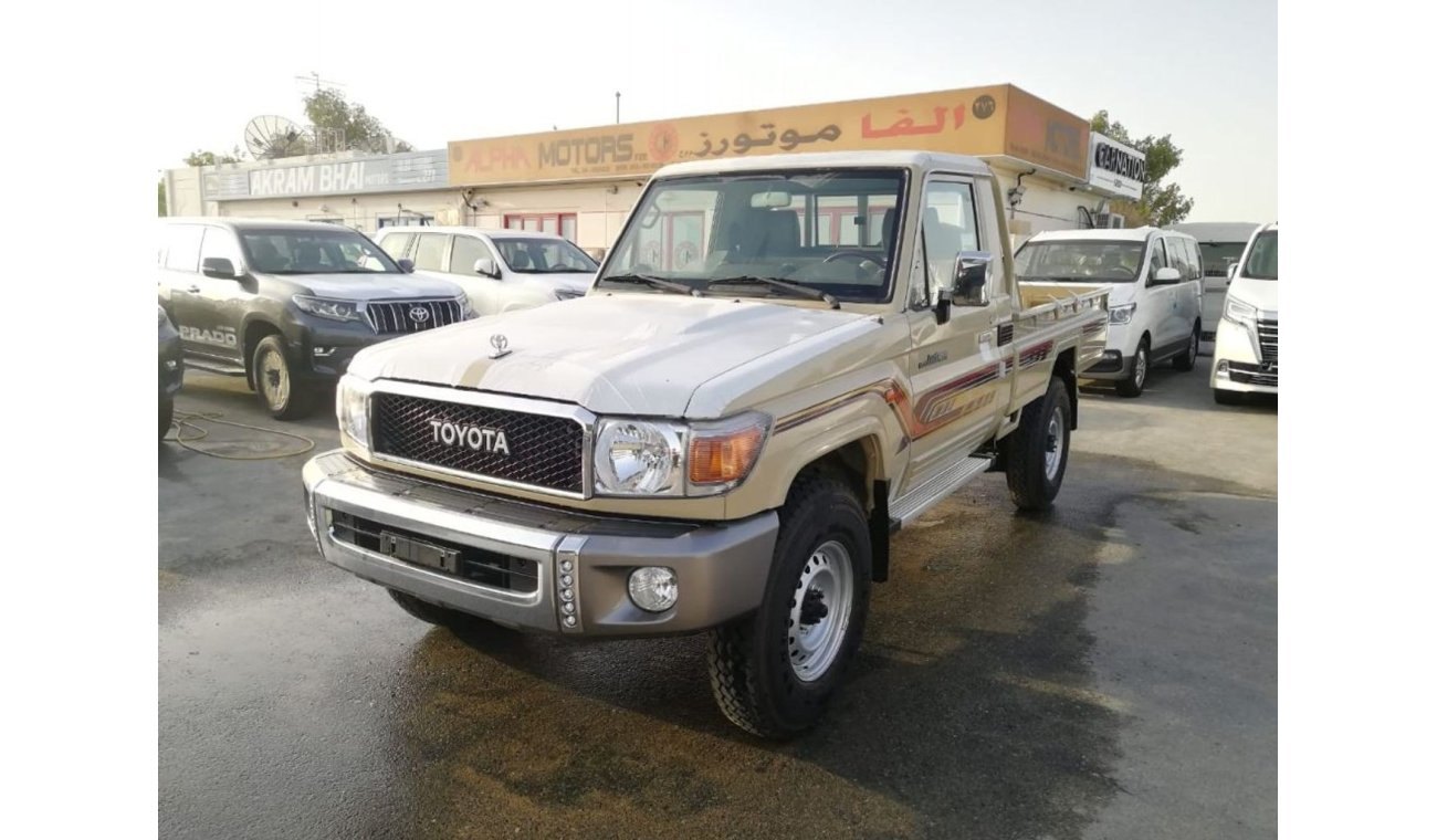 Toyota Land Cruiser Pick Up Pick UP 4.0L V6 MID Option with Difflock