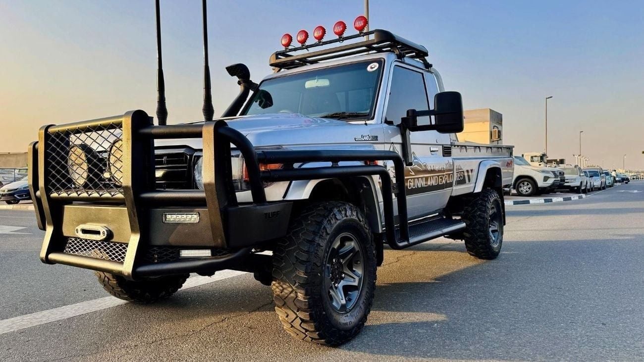 Toyota Land Cruiser Pick Up SINGLE CABIN | MANUAL TRANSMISSION | 4.5L DIESEL ENGINE | 2017 | RHD | PREMIUM TUFF BULL BAR WITH LE