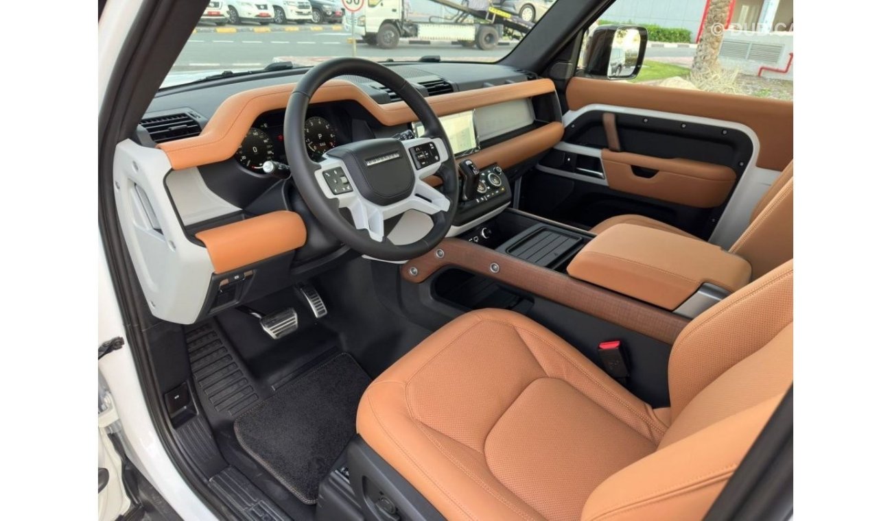 Land Rover Defender 90 SE P300 / GCC Spec / With Warranty & Service