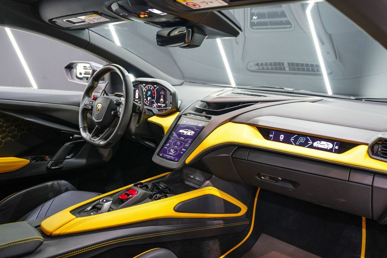 لامبورغيني ريفويلتو 6.5L V12 Hybrid 2024 Lamborghini Revuelto, Brand New, Carbon Fiber Interior, GCC Specs!!