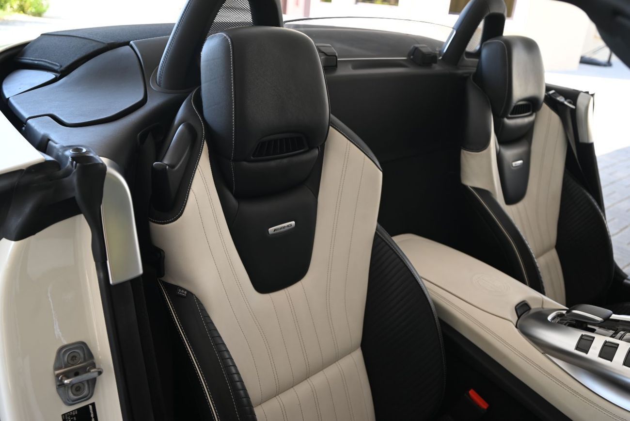 Mercedes-Benz AMG GT EMI 5999 AED - MERCEDES AMG GT 2020 - CONVERTIBLE ROOF  - V8 - LOW MILLAGE - WELL MAINTAINED