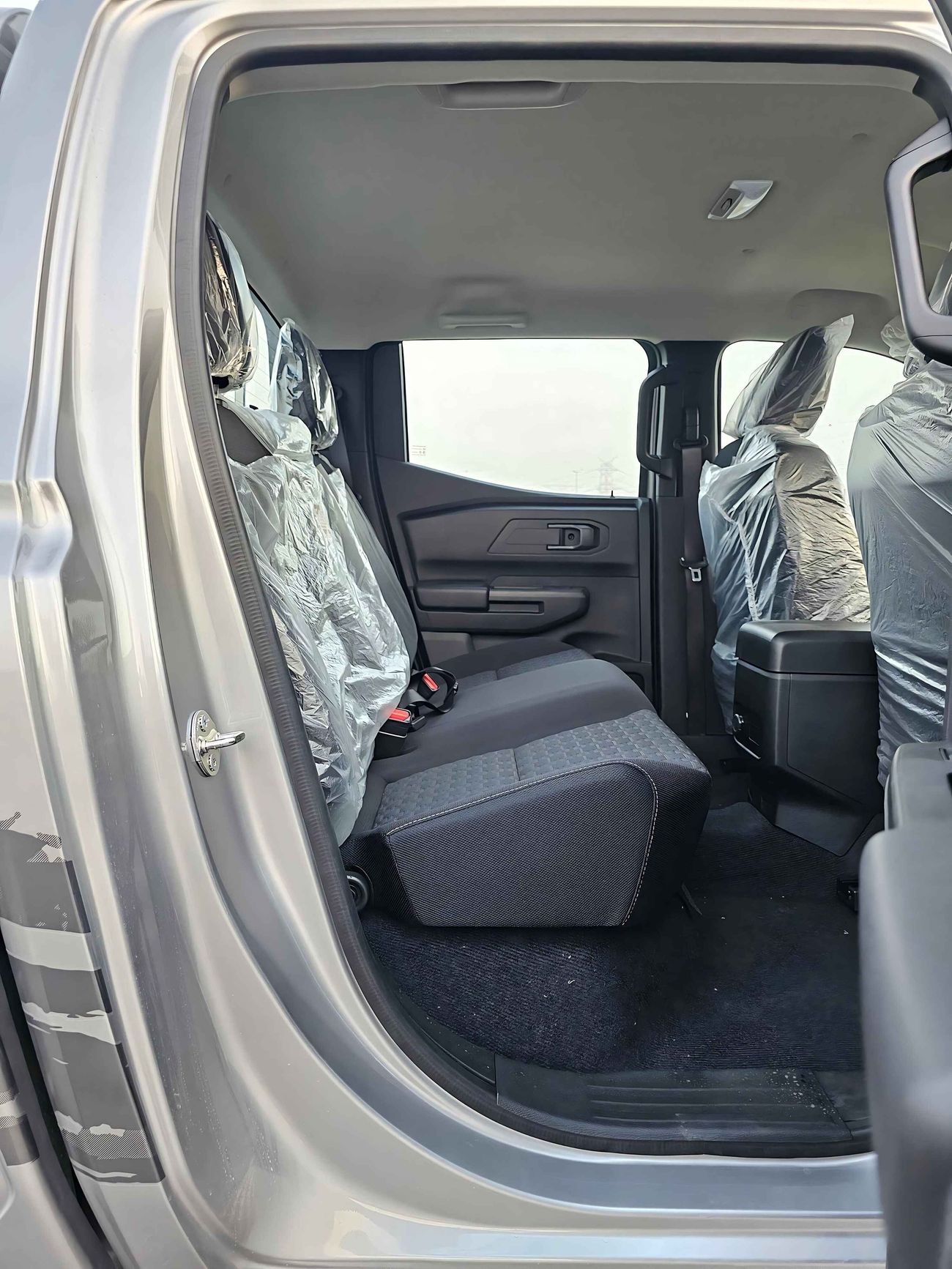 Mitsubishi L200 GLX Triton/ 2.4L Petrol / M/T, Double Cabin / 2024MY, Different Colors Available QUANTITY.