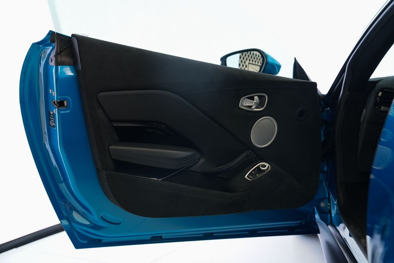 أستون مارتن فانتيج Std 4.0L