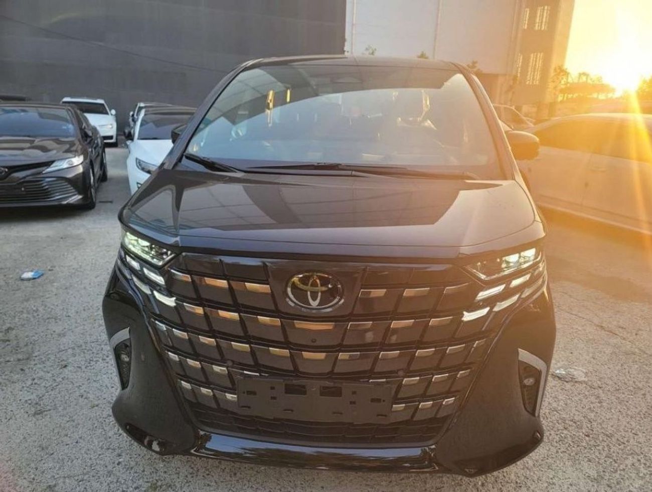 تويوتا ألفارد 2.5 Petrol / HYBRID / Model 2024