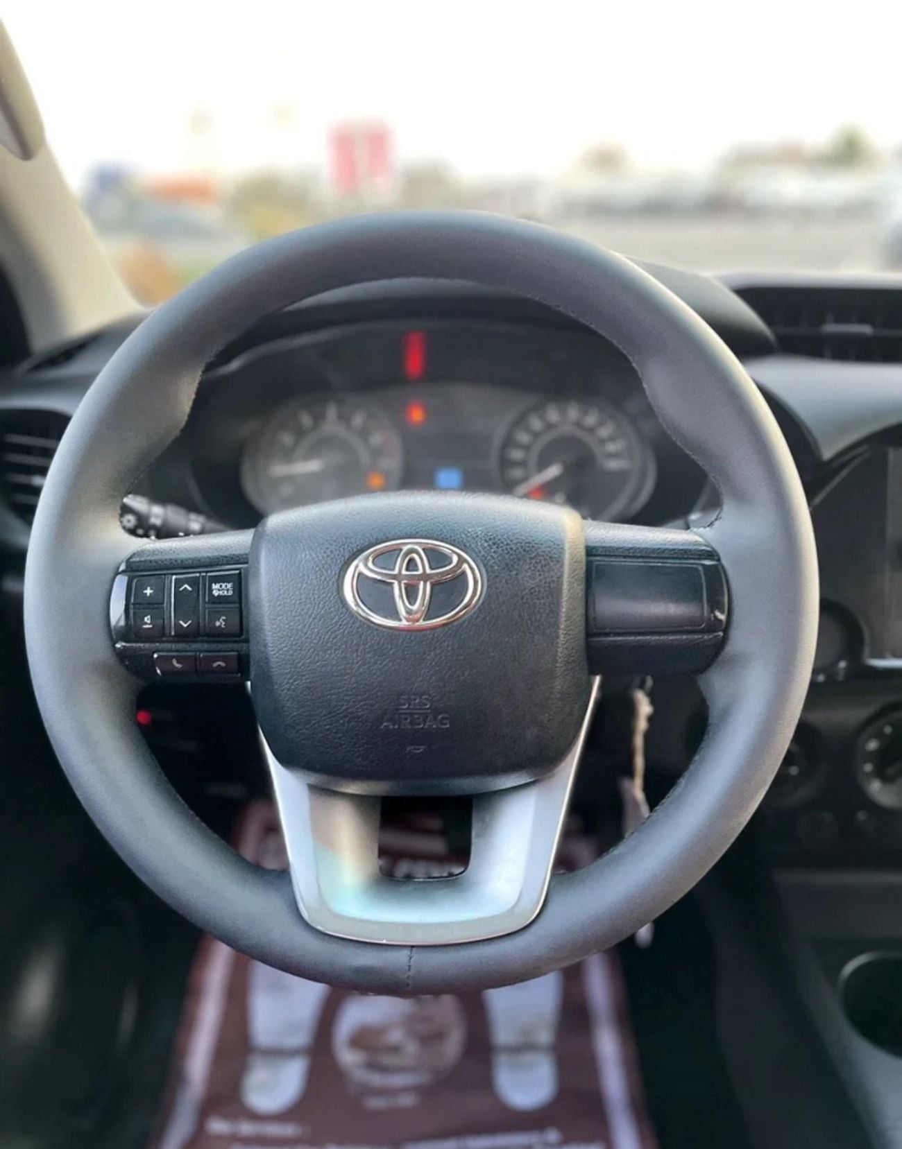 تويوتا هيلوكس GLX 2021 2.7 ENGINE 4 CYLINDER BLACK COLOR INSIDE BLACK AND RED GCC SPECS VERY GOOD CONDITION