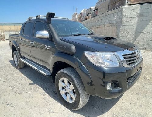 تويوتا هيلوكس DLX DIESEL 3.0 LITER ,AUTO TRANSMISSION ,RIGHT HAND DRIVE ,2013 MODEL