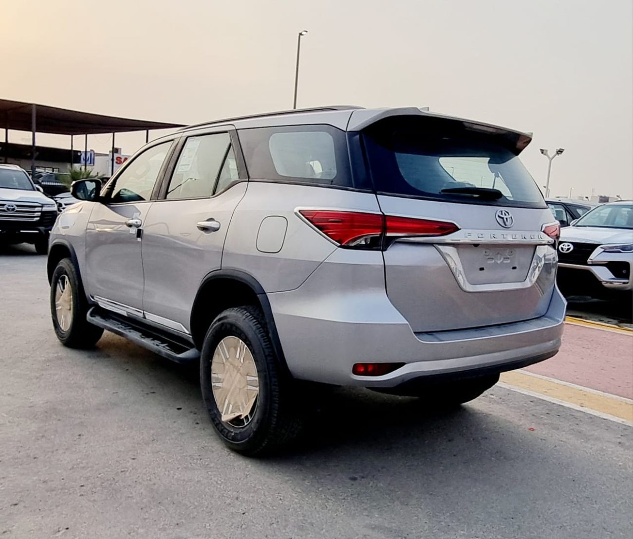 Toyota Fortuner TOYOTA FORTUNER 2.7L PETROL 4X4 PUSH START DIGITAL A/C MY 2024