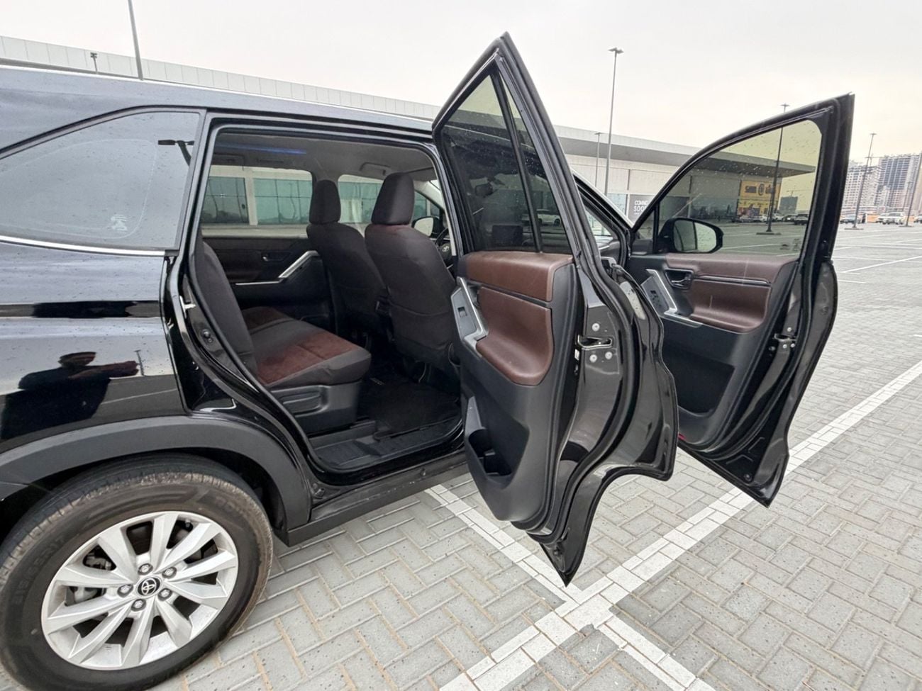 تويوتا إينوفا 2.0L HyCross 7S Hybrid