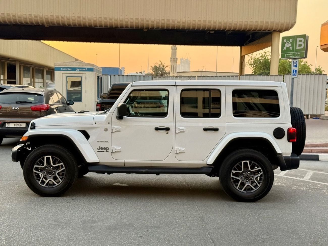 Jeep Wrangler Unlimited Sahara 3.6L A/T (5 Seater) 2023 Sahara 3.6L EDITION FULL OPTION JUNGLE TRAIL 4x4 3.6L CANADA SPEC