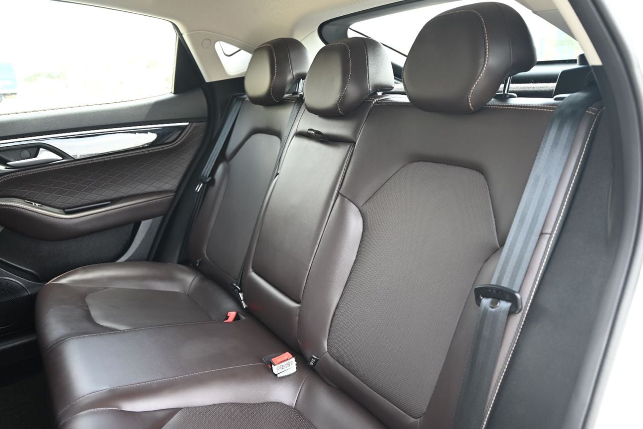 جاك J7 HOT DEALS - 0% DP - JAC J7 LUXURY 2023 - LOW MILEAGE - FIRST OWNER - MINT CONDITION