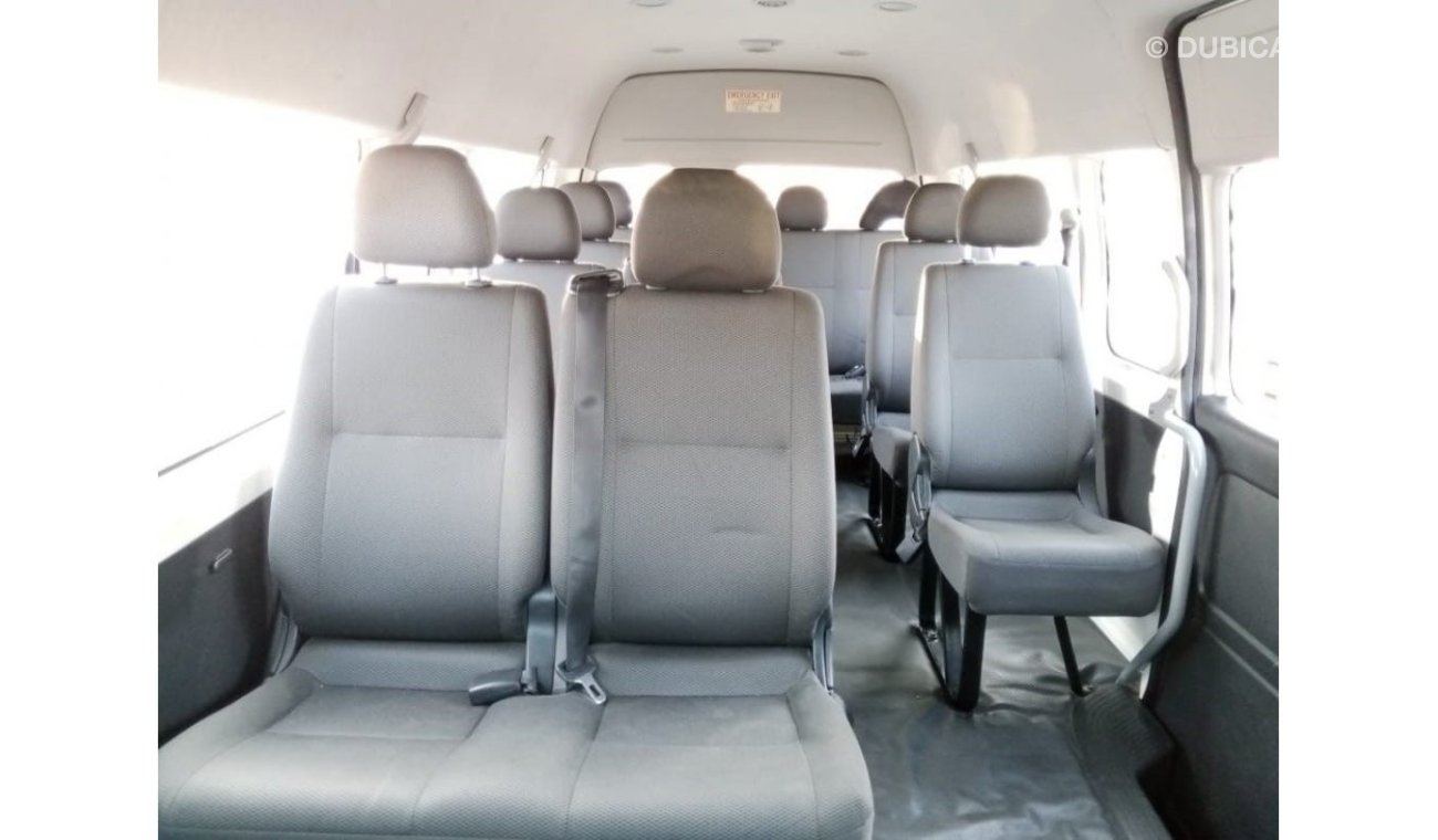 تويوتا هاياس TOYOTA HIACE COMMUTER VAN RIGHT HAND DRIVE (PM848)