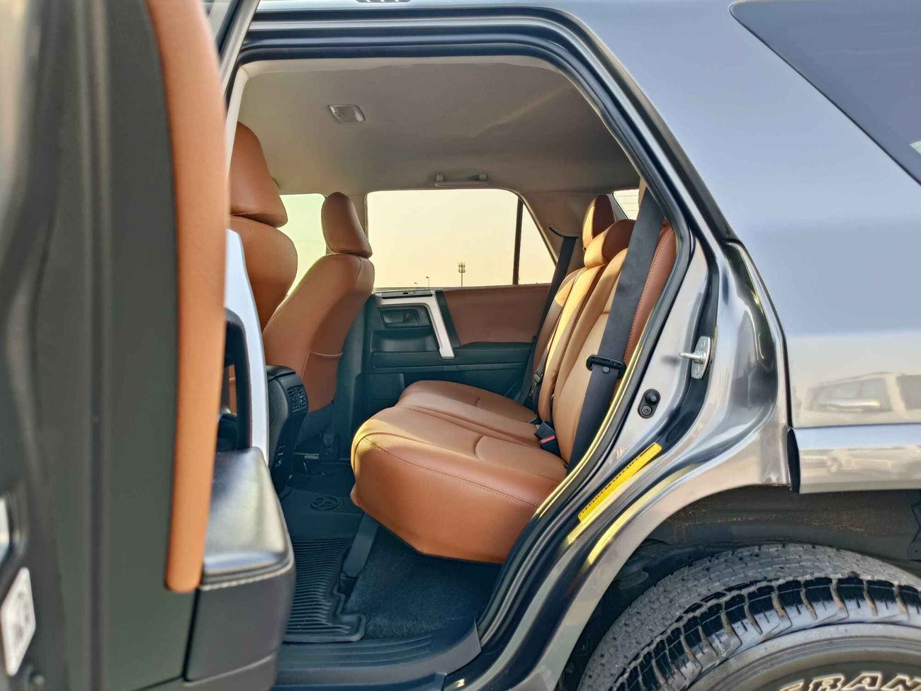 Toyota 4Runner SR5 PREMIUM/ 4WD/ ELECTRIC/ LEATHER SEATS/ DVD REAR CAMERA/ V6 / LOT#91105