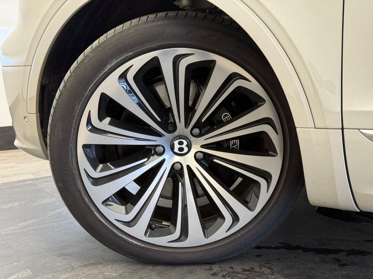 Bentley Bentayga AZURE