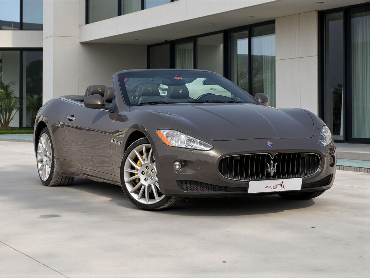 مازيراتي جران كابريو MASERATI GRANCABRIO FENDI EDITION | 4.7L V8 – 460 BHP | 2012 | GCC SPECS
