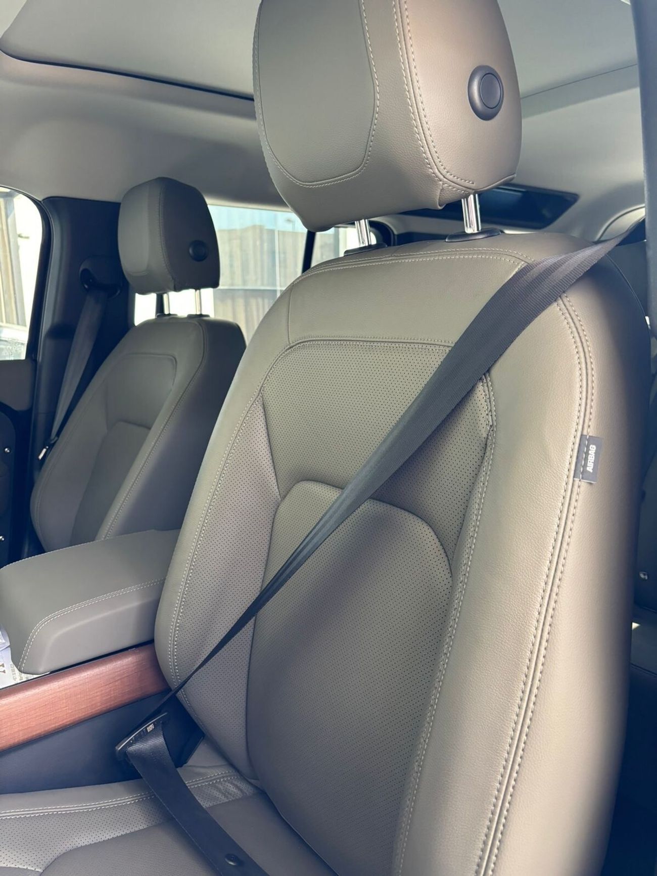 لاند روفر ديفندر 110 SE P300 2.0L