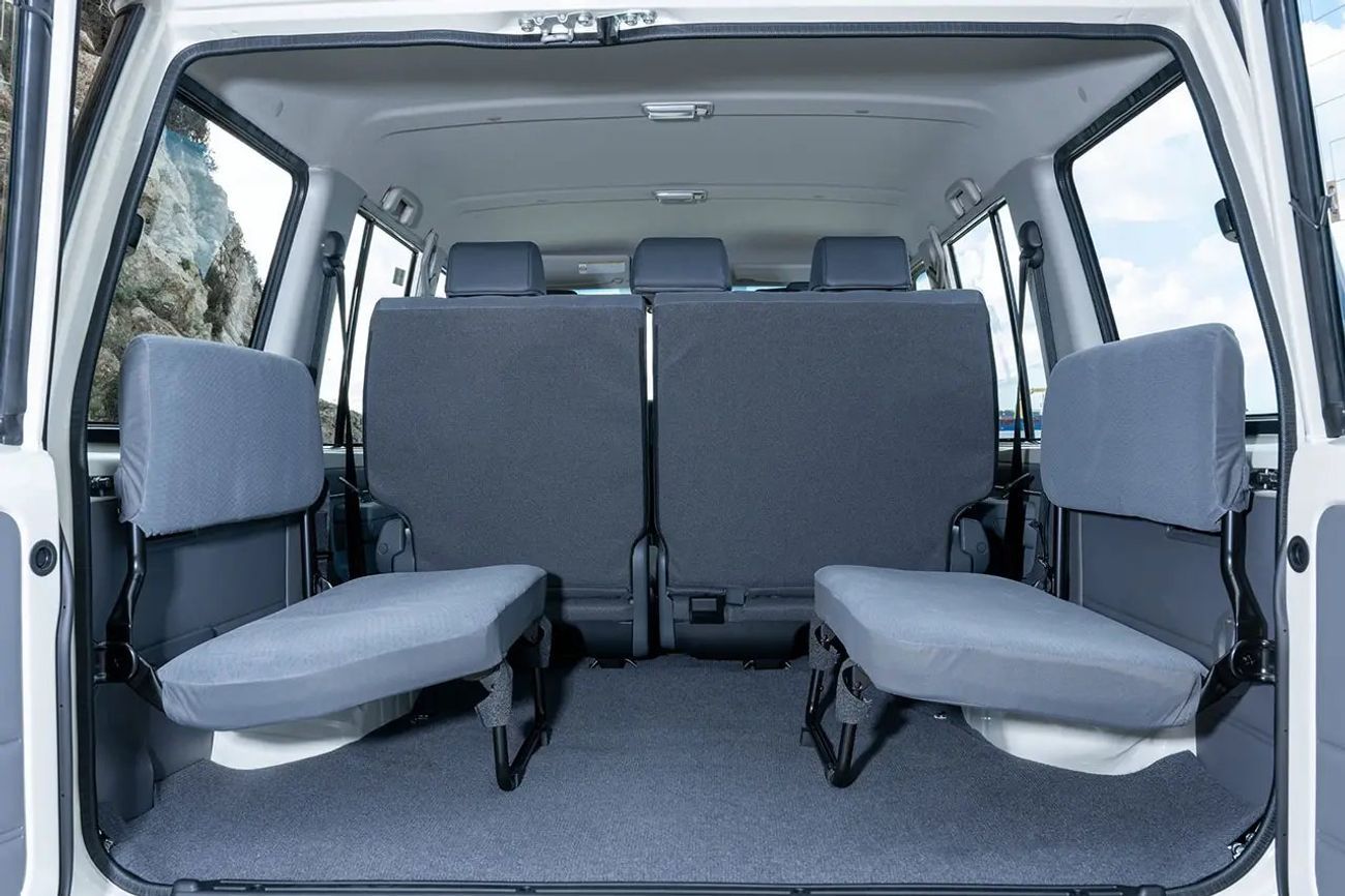 تويوتا لاند كروزر 70 LC76 2.8L AT V4 DIESEL 2025