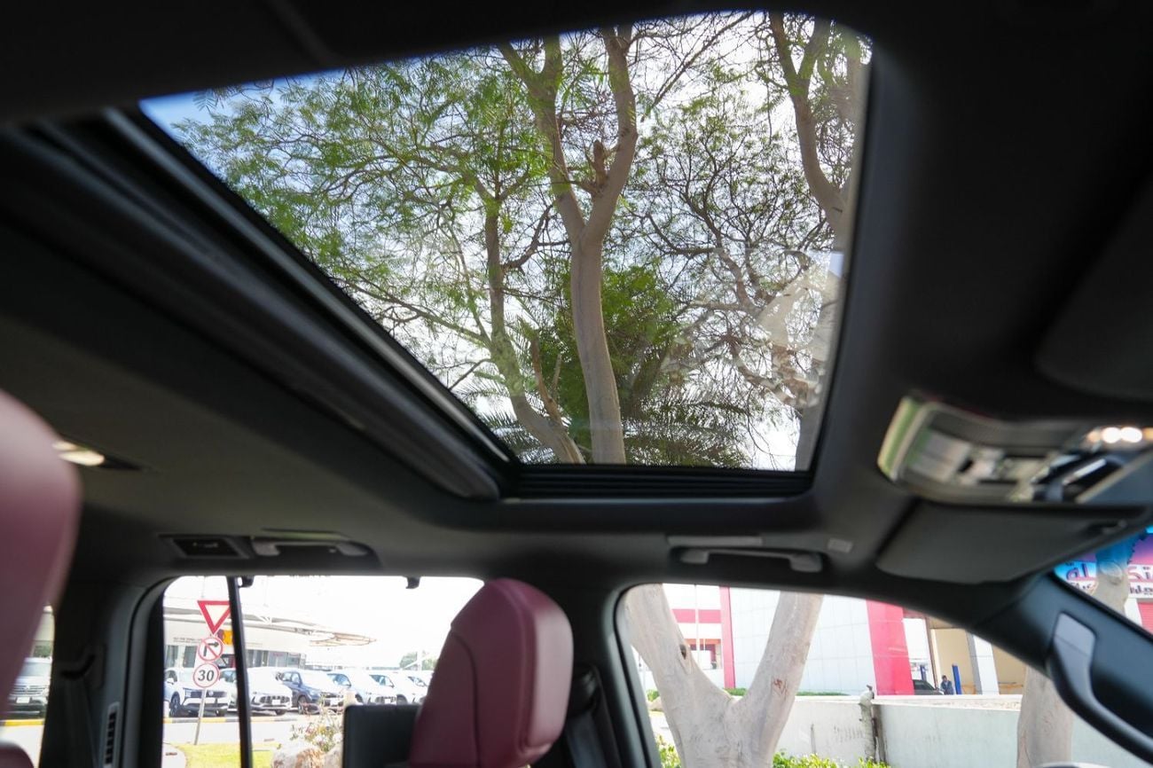 Lexus LX 600 SIGNATURE 2024!! LOW MILEAGE!! WARRANTY AND SERVICE CONTRACT FROM AL FUTTAIM