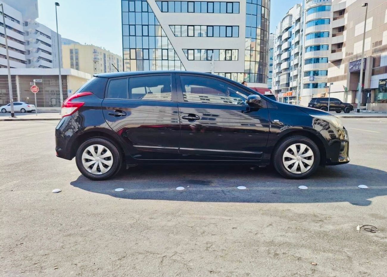 تويوتا يارس Toyota Yaris 2016 GCC free accident perfect conditions and additional accessories smart screen GPS b