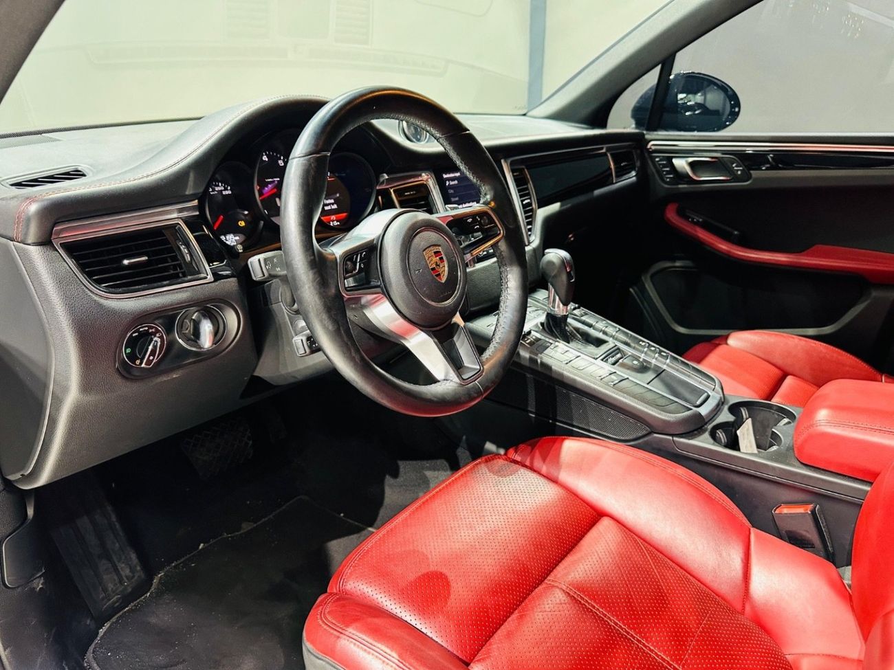 Std 252 مستعملة بورش ماكان Std 2.0L (252 HP) 2018 للبيع في دبي - 829055