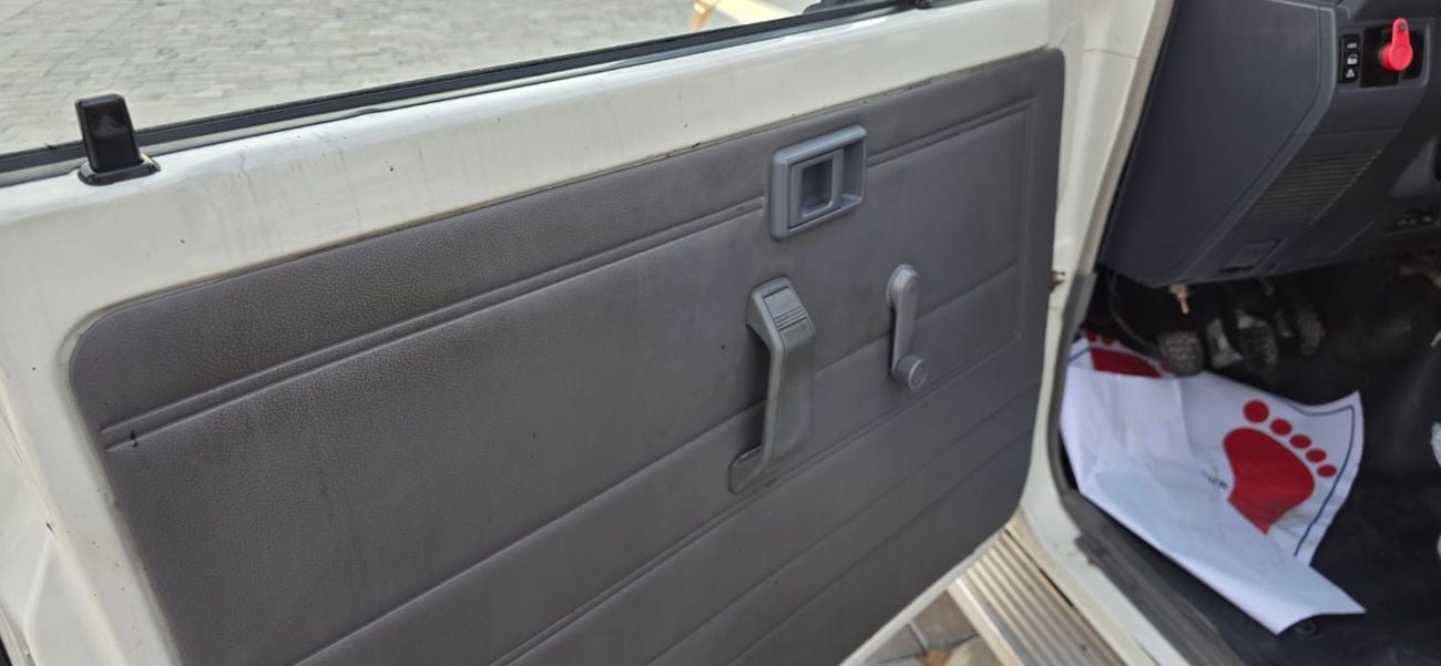 Toyota Land Cruiser Pickup 70