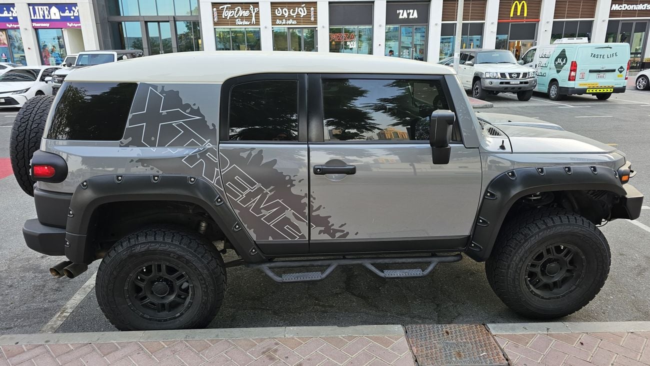 تويوتا إف جي كروزر 4.0L Adventure