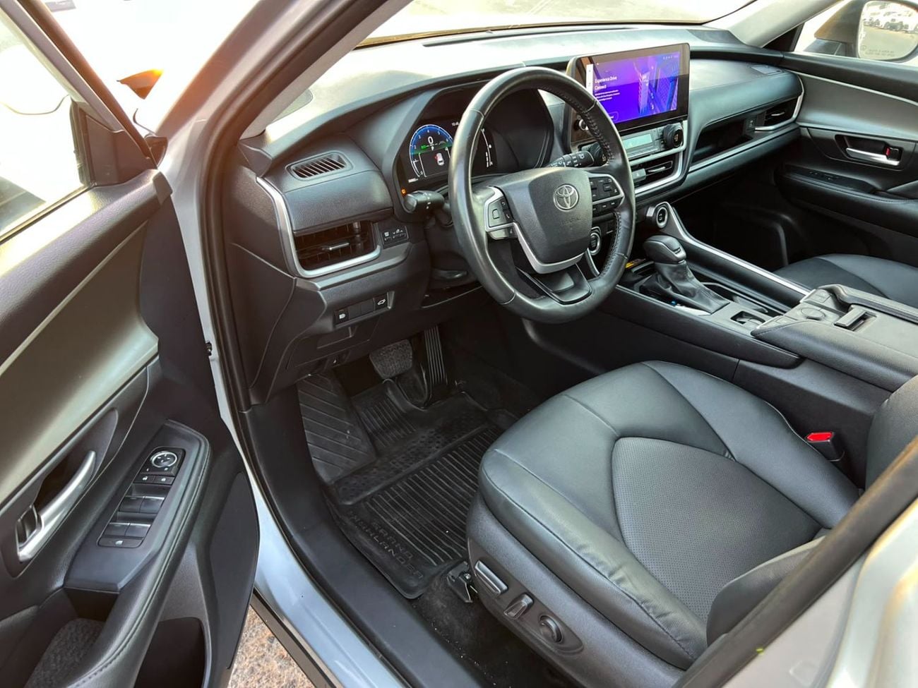 تويوتا جراند هايلاندر 2024 Toyota Grand Highlander XLE 2.4L V4 Turbo - AWD 4x4 Full Option With Dual Radar - Trunk Auto -