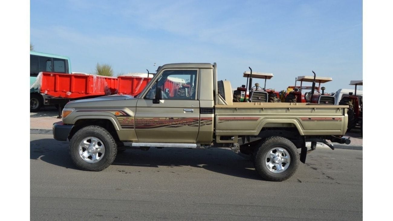 تويوتا لاند كروزر بيك آب Full option clean car