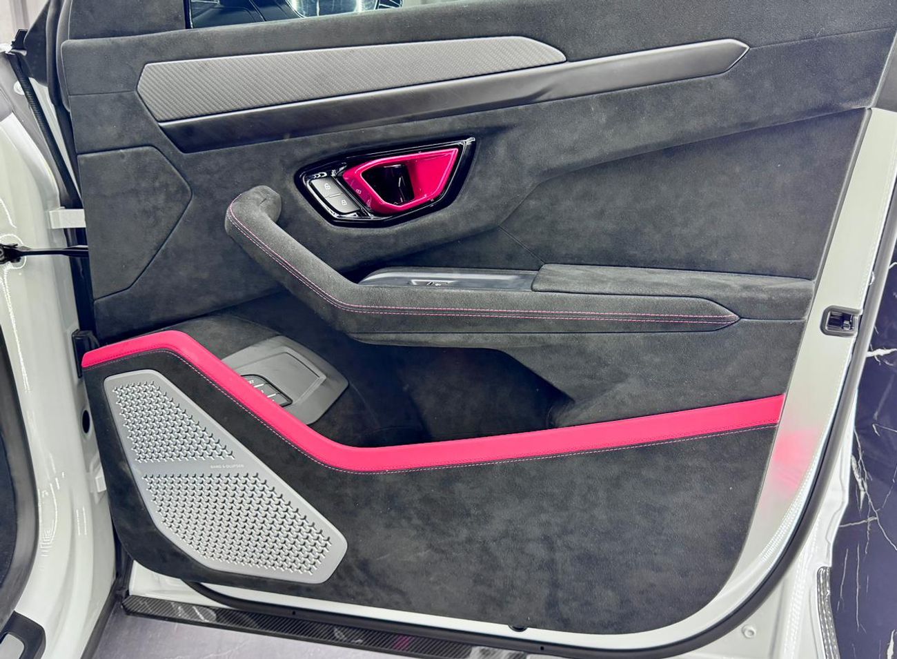 لامبورغيني اوروس 4.0T V8 Performante