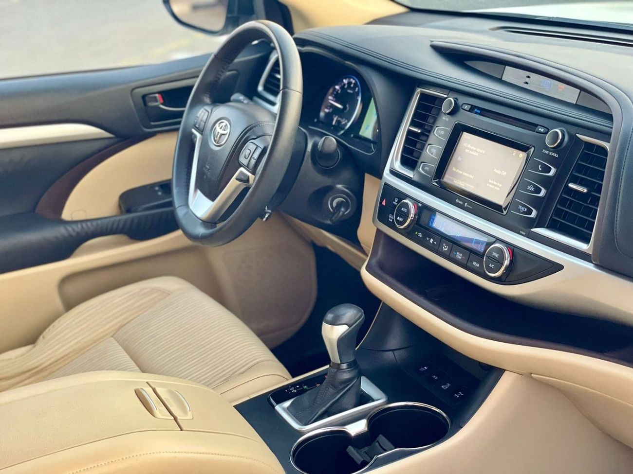 Toyota Highlander 2015 Toyota Highlander LE+ Plus 3.5L V6 - AWD 4x4 - Trunk Auto 7 Seater Electric Seat - 141,000 Mile