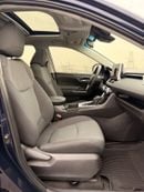 Toyota RAV4 XLE 2.5L  4X4 Sunroof, push start full option