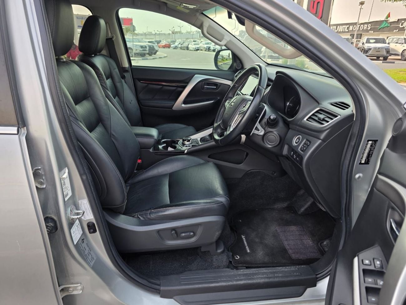 Mitsubishi Pajero diesel Pajero right hand drive for export only