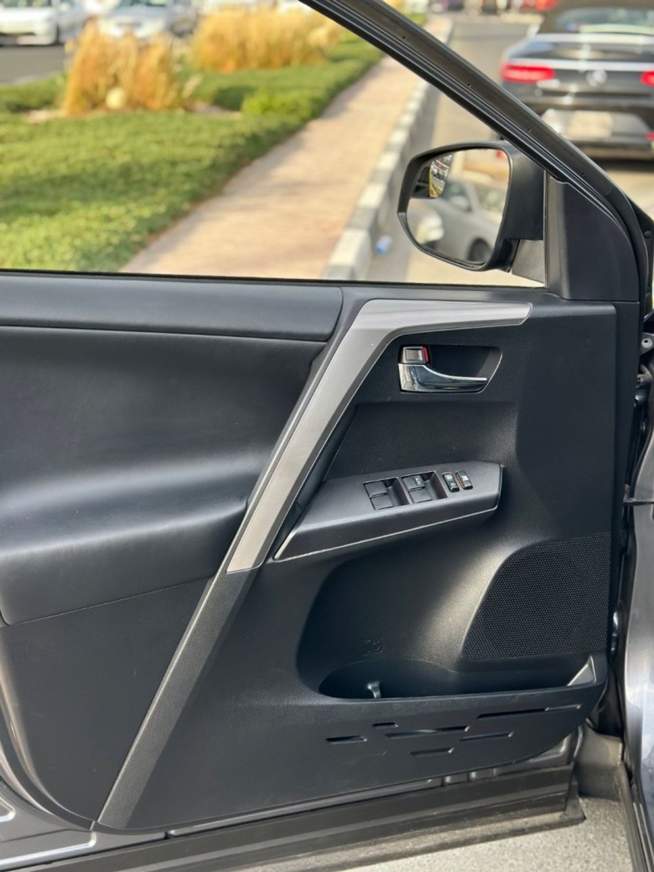 Toyota RAV4 XLE 2.5 Hybrid