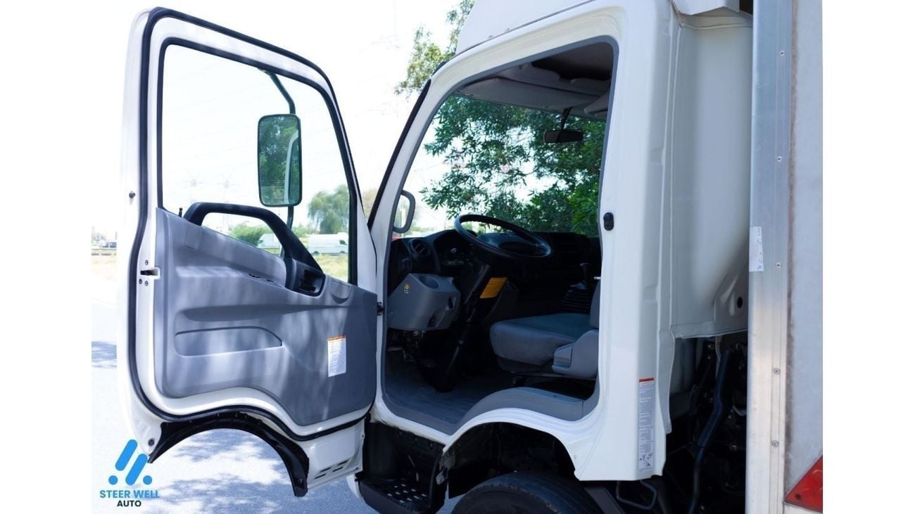 هينو 300 916 Dry Insulated Box with Tail Lift 4.0L RWD - Diesel MT - Low Mileage - Book Now!