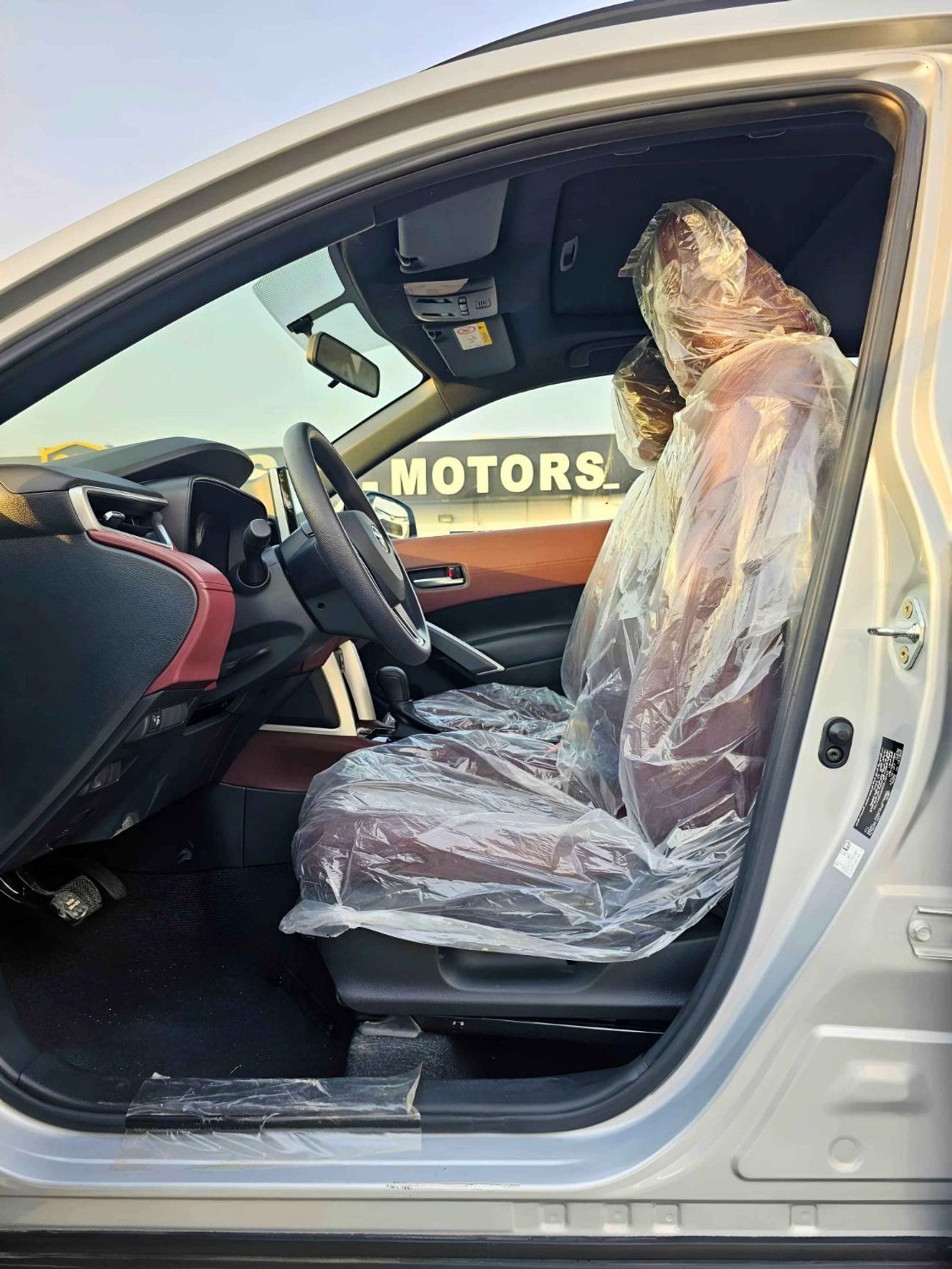 تويوتا كورولا كروس HYBRID /1.8L A/T / FULL OPTION / SUNROOF, LEATHER/ 17" ALLOY WHEELS/CODE#XLE