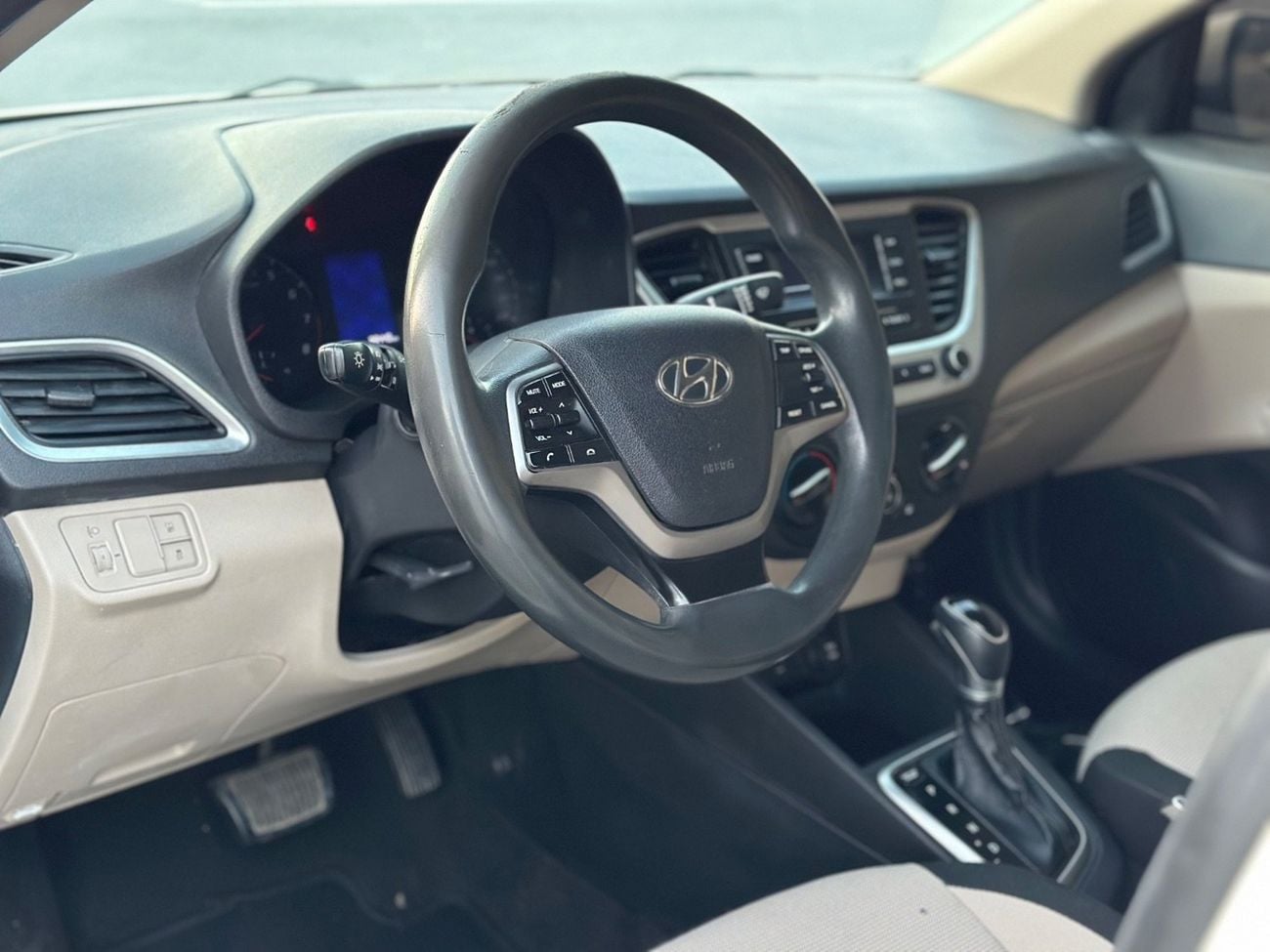 Hyundai Accent GL Hyundai Accent | 2021   4-cylinder — 1.6 engine  4-cylinder — 1.6 engine  Mileage: 85,000 km  New sh