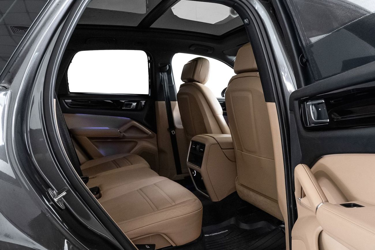 Porsche Cayenne Std 3.0L (340 HP)