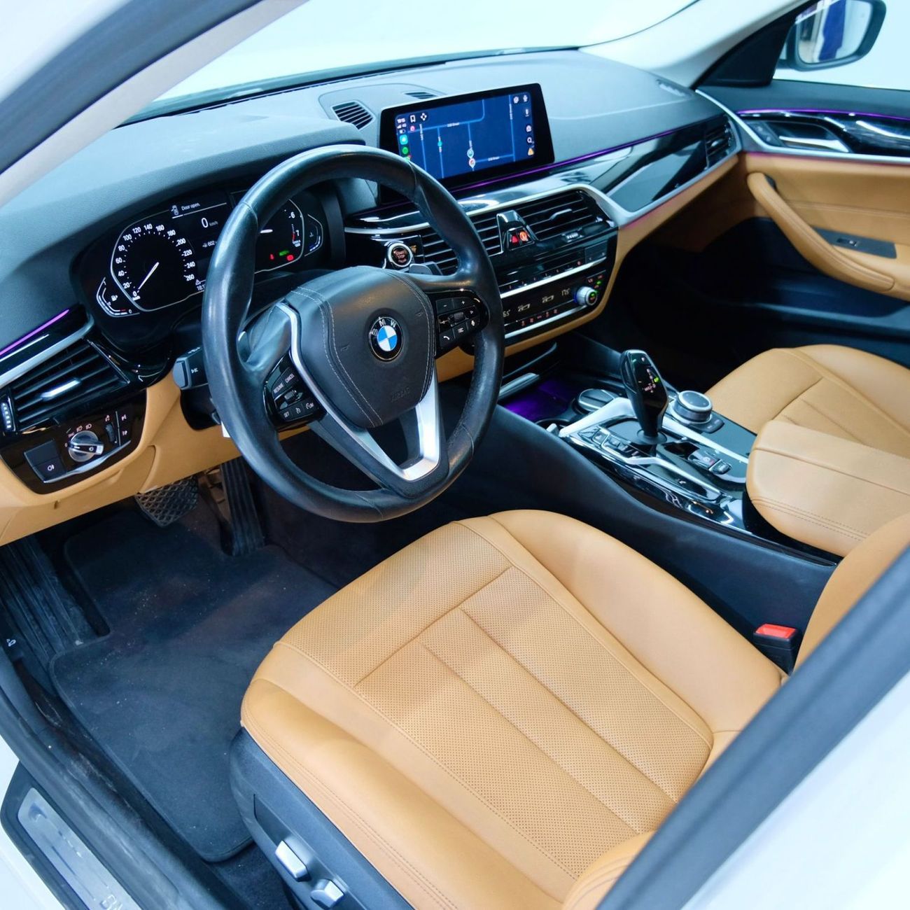 BMW 520i BMW 520i 2021 – White | Under Warranty & Service Contract | GCC Specs