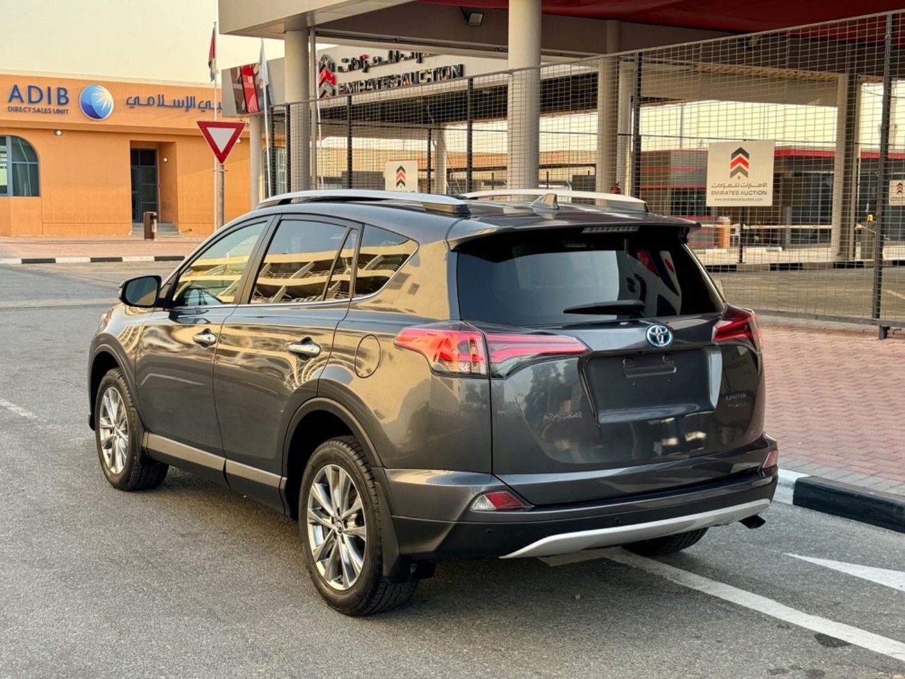 Toyota RAV4 2016 LIMITED HYBRID ENGINE FULL OPTION AWD LOW MILES USA IMPORTED